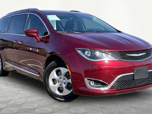 Used 2017 Chrysler Pacifica Touring-L Plus image 1