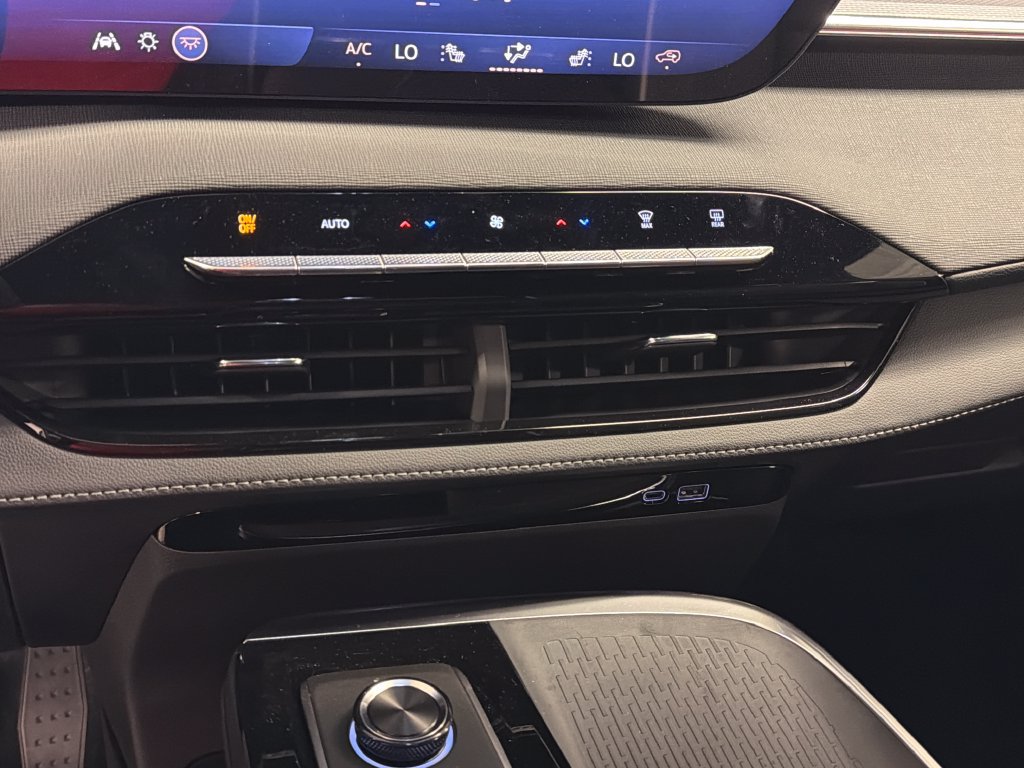 New 2026 Buick Enclave Sport Touring w/ Power Package FWD image 38