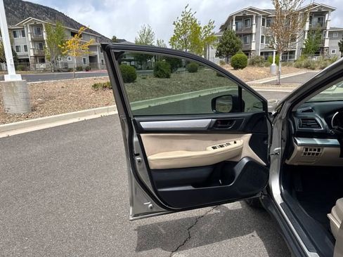 Used 2019 Subaru Outback 2.5i AWD/4WD image 11