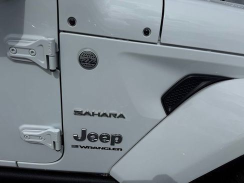 Used 2024 Jeep Wrangler Unlimited Sahara w/ Technology Group AWD/4WD image 4