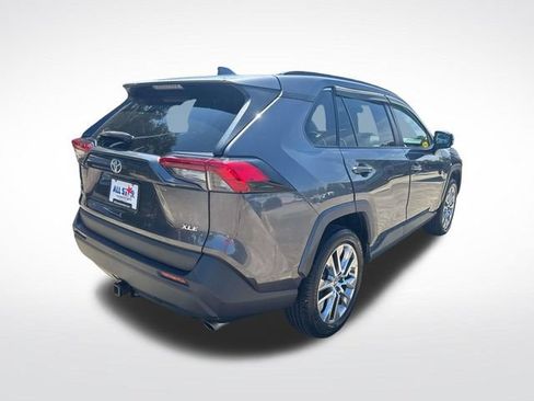 Used 2019 Toyota RAV4 XLE Premium FWD image 10