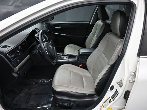 Used 2015 Toyota Camry SE image 18