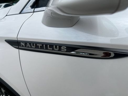 Used 2019 Lincoln Nautilus Select AWD/4WD image 32