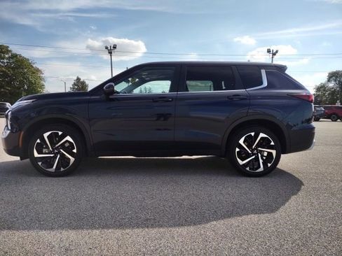 Used 2024 Mitsubishi Outlander FWD image 3
