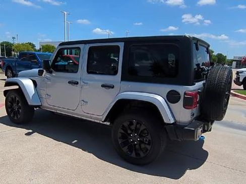 Used 2023 Jeep Wrangler Unlimited Sahara AWD/4WD image 38