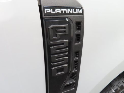 Used 2025 Ford F250 Platinum w/ FX4 Off-Road Package image 60