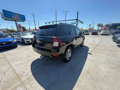 Used 2014 Jeep Compass Latitude FWD image 3