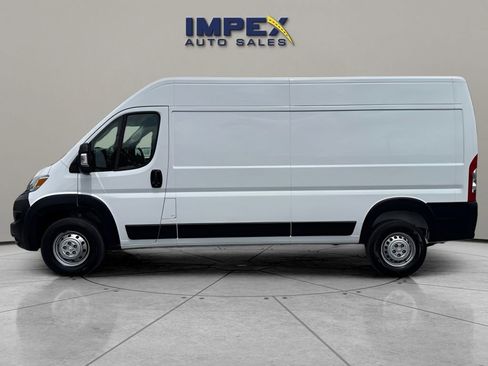 Used 2026 RAM ProMaster 2500 w/ Convenience Group FWD image 2