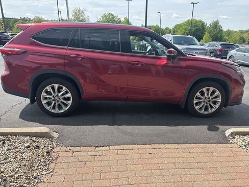 Used 2021 Toyota Highlander Limited AWD/4WD image 2