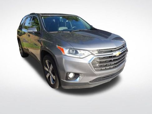 Used 2018 Chevrolet Traverse LT FWD image 2