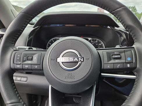 Used 2025 Nissan Pathfinder SL w/ SL Premium Package AWD/4WD image 24