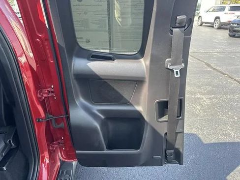 Used 2018 Toyota Tacoma TRD Off-Road AWD/4WD image 12