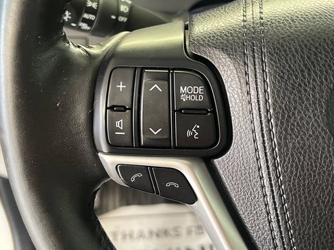 Used 2018 Toyota Highlander XLE AWD/4WD image 24