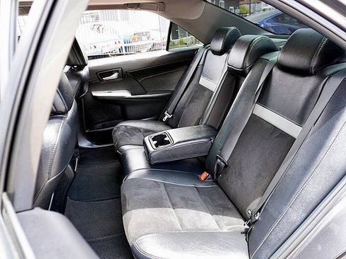 Used 2013 Toyota Camry SE w/ Leather Pkg FWD image 16