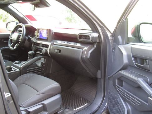 Certified 2025 Toyota Tacoma SR5 AWD/4WD image 21