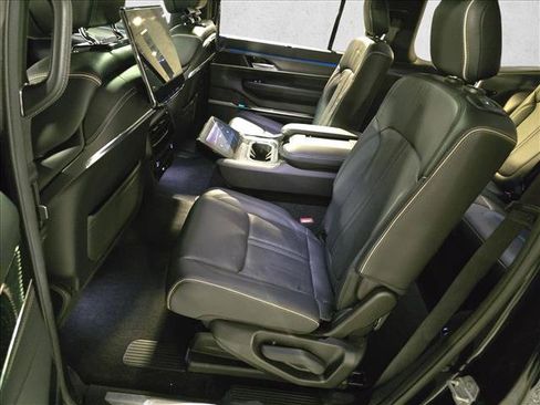 Used 2022 Jeep Grand Wagoneer Series II AWD/4WD image 15