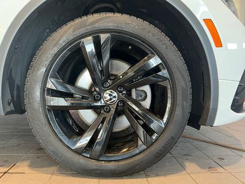 Used 2023 Volkswagen Tiguan SE R-Line AWD/4WD image 12
