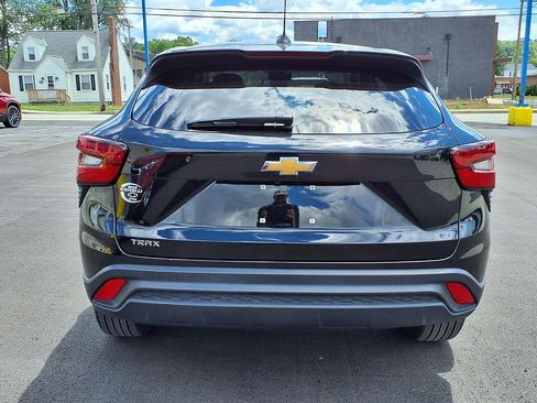 Used 2024 Chevrolet Trax LS w/ LS Convenience Package FWD image 4