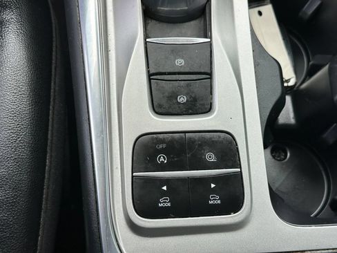 Used 2020 Ford Explorer XLT w/ Equipment Group 202A RWD image 30