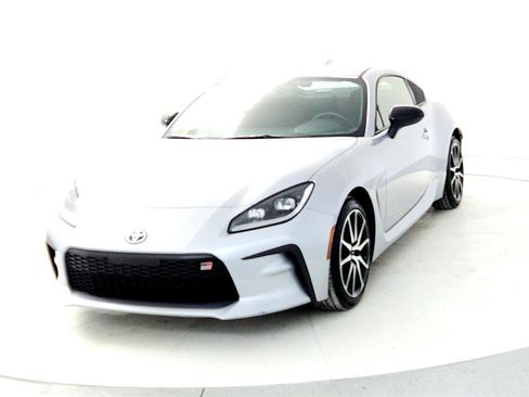 Certified 2025 Toyota GR86 w/ ALL Weather Mat Package (TMS) image 8