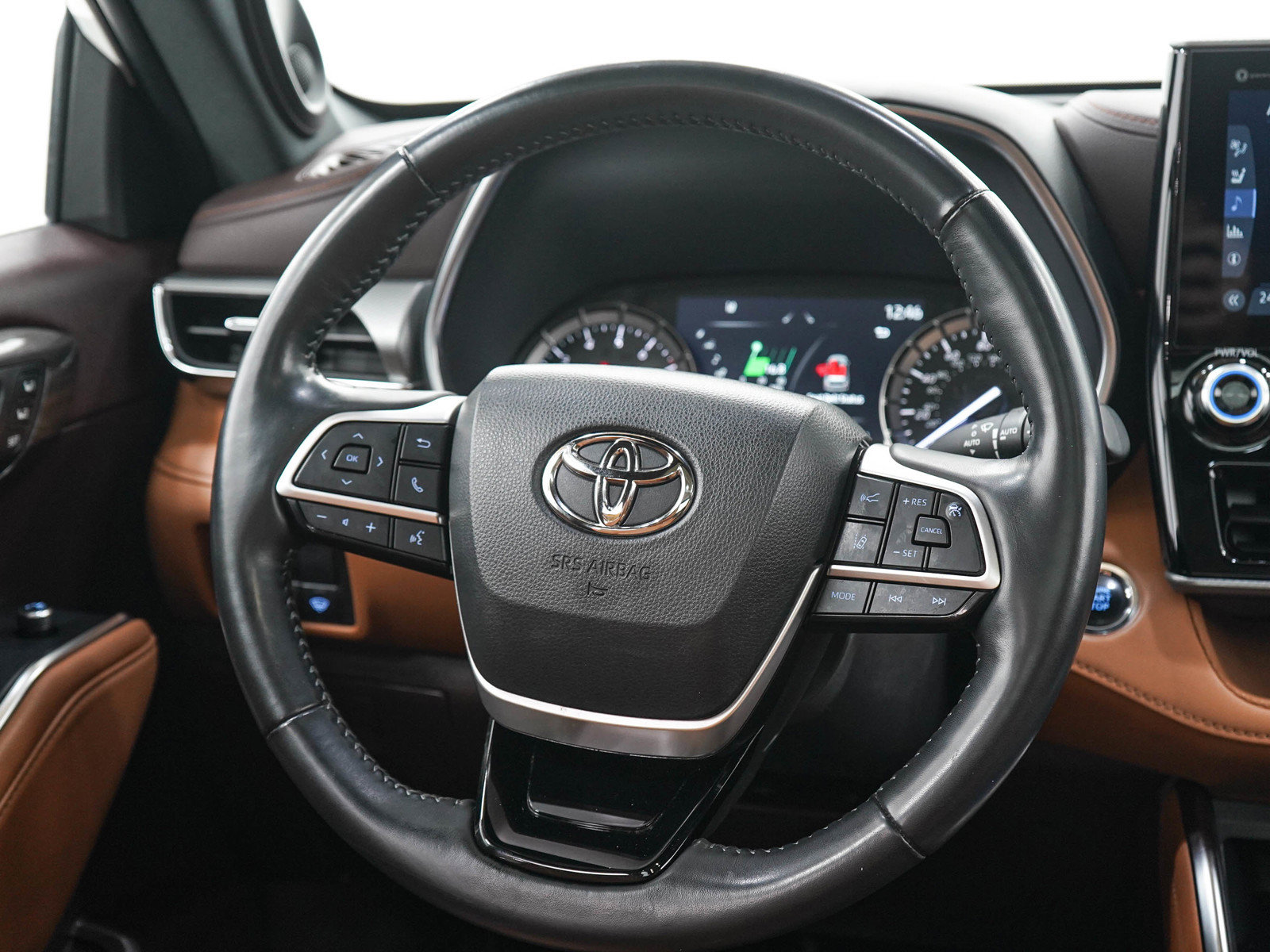 Used 2022 Toyota Highlander Platinum AWD/4WD image 19