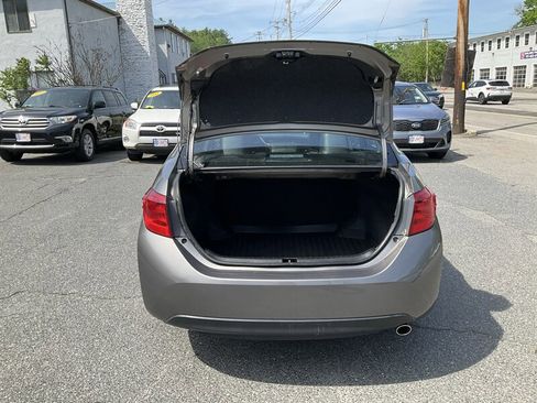 Used 2018 Toyota Corolla SE w/ SE Premium Package FWD image 11
