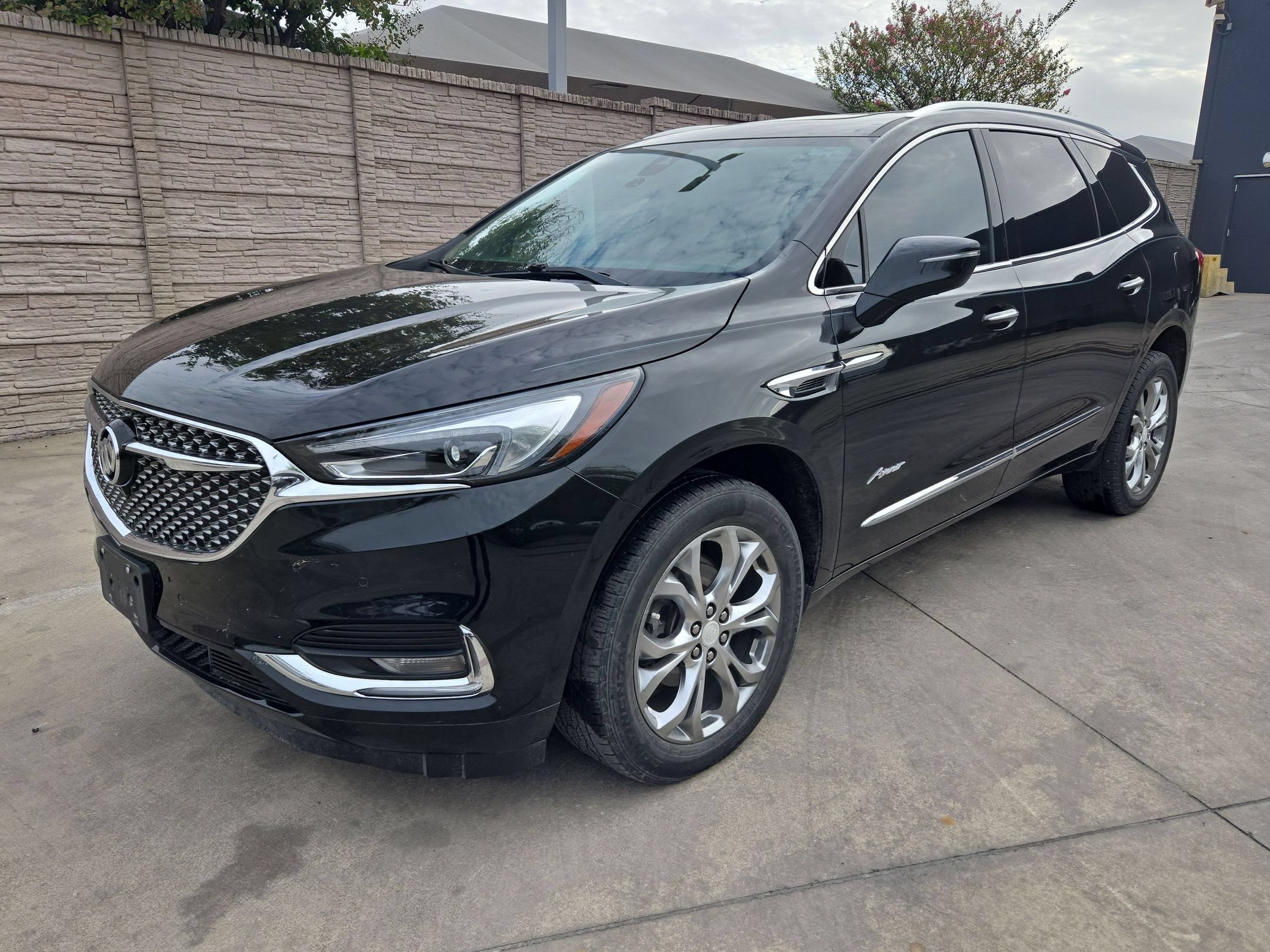 Used 2021 Buick Enclave Avenir w/ Avenir Technology Package FWD image 7