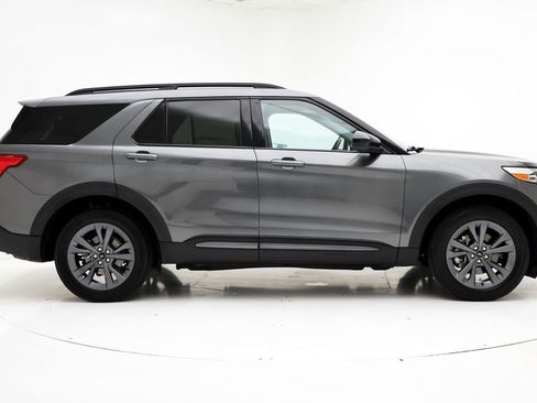 Used 2023 Ford Explorer XLT w/ Equipment Group 202A image 3