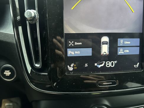 Used 2020 Volvo XC40 T5 Momentum image 27