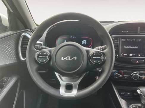 Used 2025 Kia Soul LX w/ LX Technology Package image 12