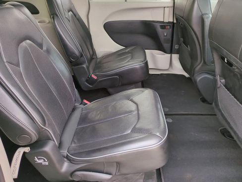 Used 2020 Chrysler Pacifica Limited w/ Tire & Wheel Group image 21