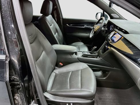 Used 2024 Cadillac XT6 Premium Luxury w/ Technology Package AWD/4WD image 31