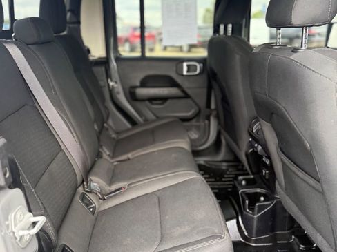 Used 2020 Jeep Gladiator Overland image 32