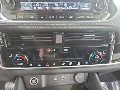 Used 2023 Nissan Rogue SL AWD/4WD image 29
