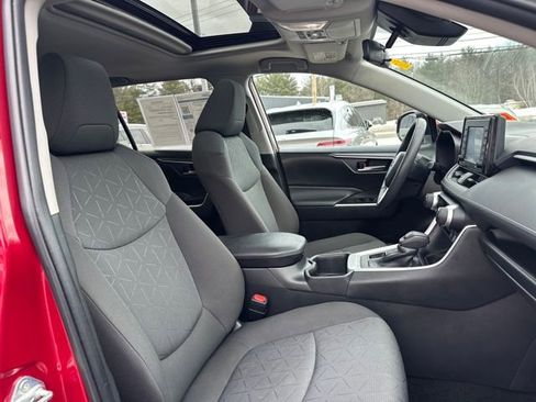 Used 2022 Toyota RAV4 XLE w/ Convenience Package image 22