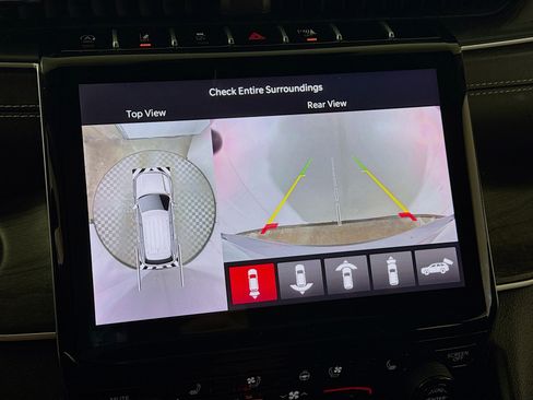 Used 2024 Jeep Grand Cherokee L Limited w/ Luxury Tech Group II image 3