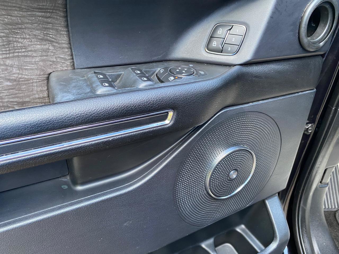 Used 2019 Ford Expedition Max Limited RWD image 30