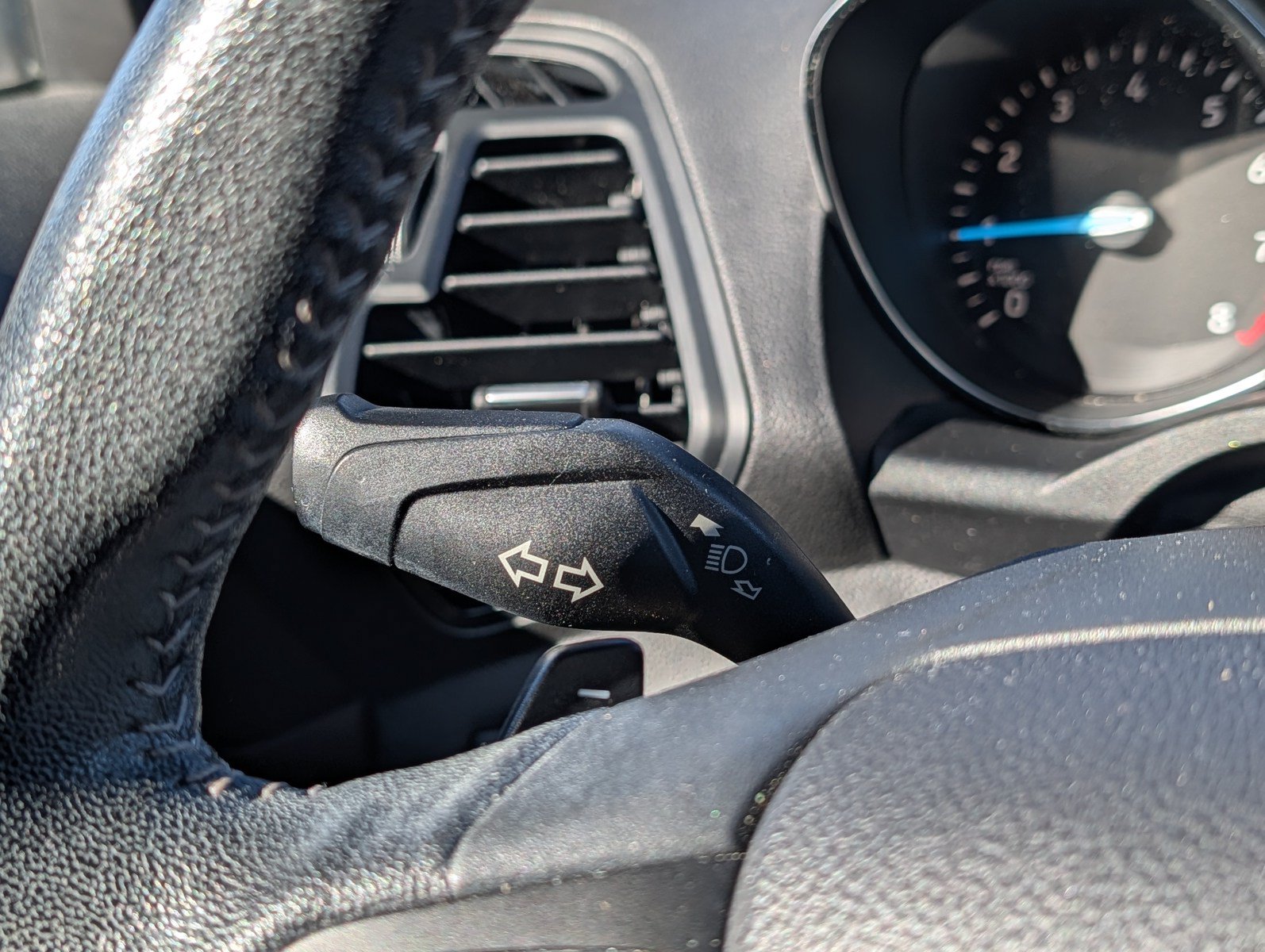 Used 2018 Ford Escape SE w/ SE Sport Appearance Package AWD/4WD image 28