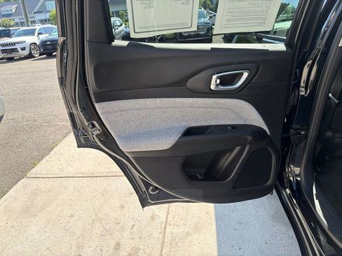 Used 2022 Jeep Compass Latitude AWD/4WD image 38