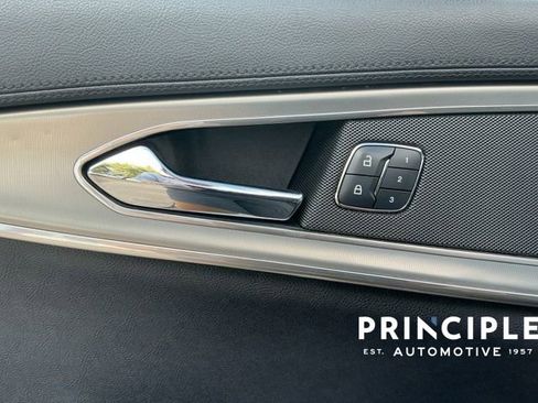 Used 2016 Lincoln MKX Reserve w/ Technology Package FWD image 25