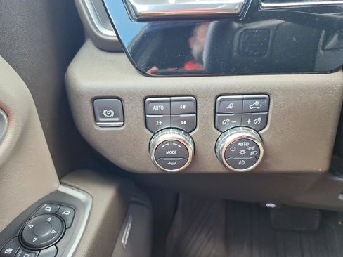 Used 2025 GMC Sierra 2500 SLT w/ SLT Premium Package AWD/4WD image 26