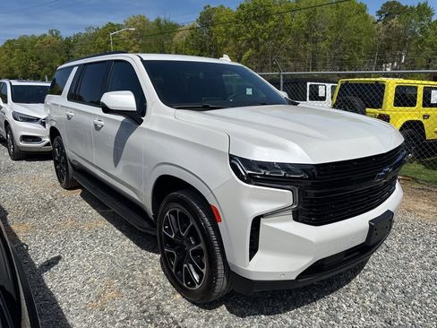 Used 2024 Chevrolet Suburban RST w/ Luxury Package image 2