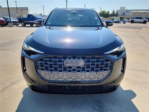 Certified 2025 Audi Q5 Premium w/ Convenience Package image 2