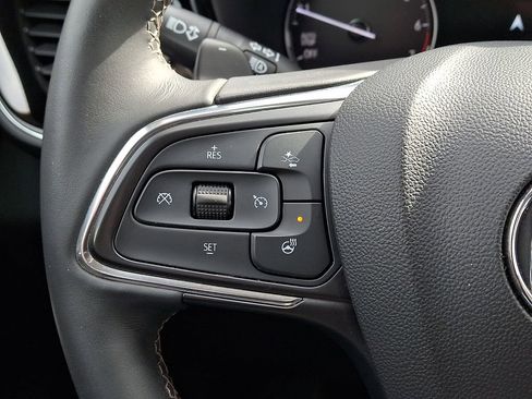 Used 2023 Buick Envision Avenir image 22