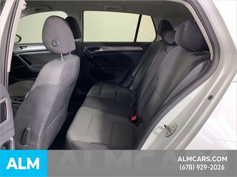 Used 2016 Volkswagen Golf S image 32