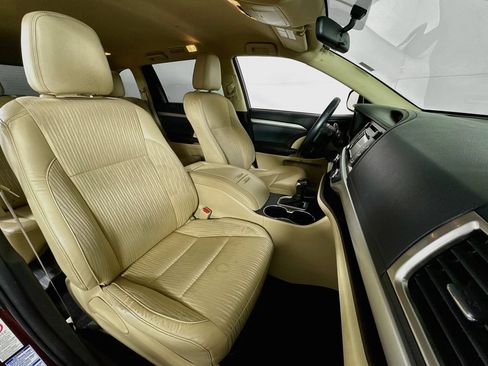 Used 2015 Toyota Highlander Plus AWD/4WD image 27