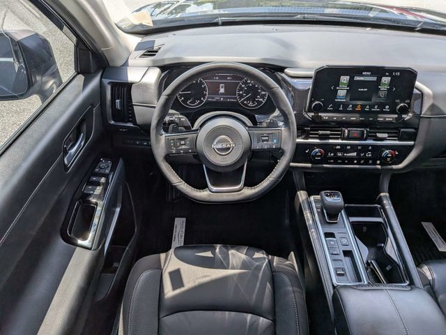 Used 2025 Nissan Pathfinder SL FWD image 15