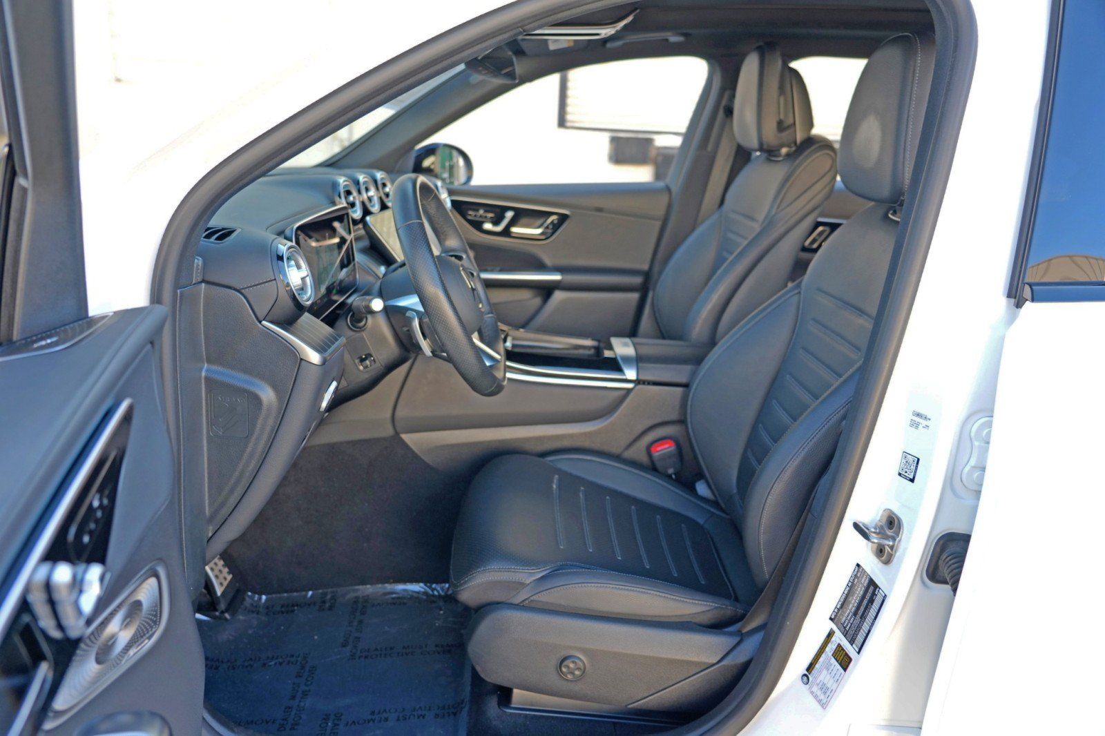 Used 2025 Mercedes-Benz GLC 350e 4MATIC w/ AMG Line image 17