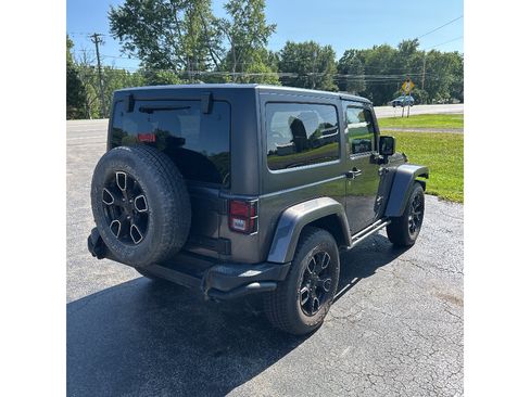 Used 2017 Jeep Wrangler Sahara AWD/4WD image 2