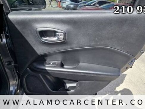 Used 2019 Jeep Compass Latitude FWD image 22